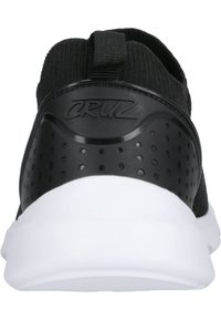 Schwarzer Sportschuh mit einem strukturierten Strickobermaterial, einer Kunststoff-Fersenstütze mit Durchlüftungsöffnungen und einer weißen Gummisohle. Der Markenname "CRUZ" ist sichtbar.
