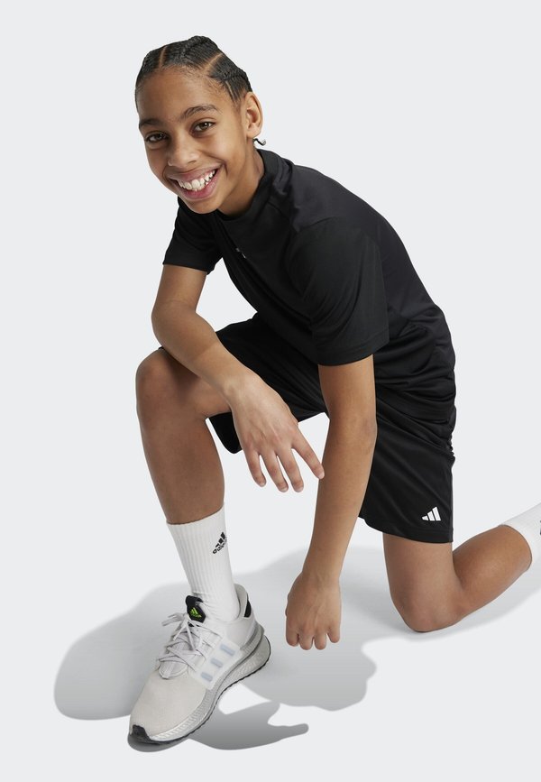 ESSENTIALS REGULAR FIT KIDS - Sports shorts3