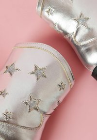 Lipsy STAR WESTERN REGULAR FIT - Kaubojiški / motociklininko stiliaus aulinukai - silver