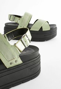 Next WIDE zielony