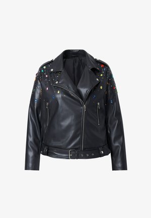 Giacca da biker in ecopelle nera con decorazioni di strass colorati, dettagli in cerniera argentata e design con vita cintata.