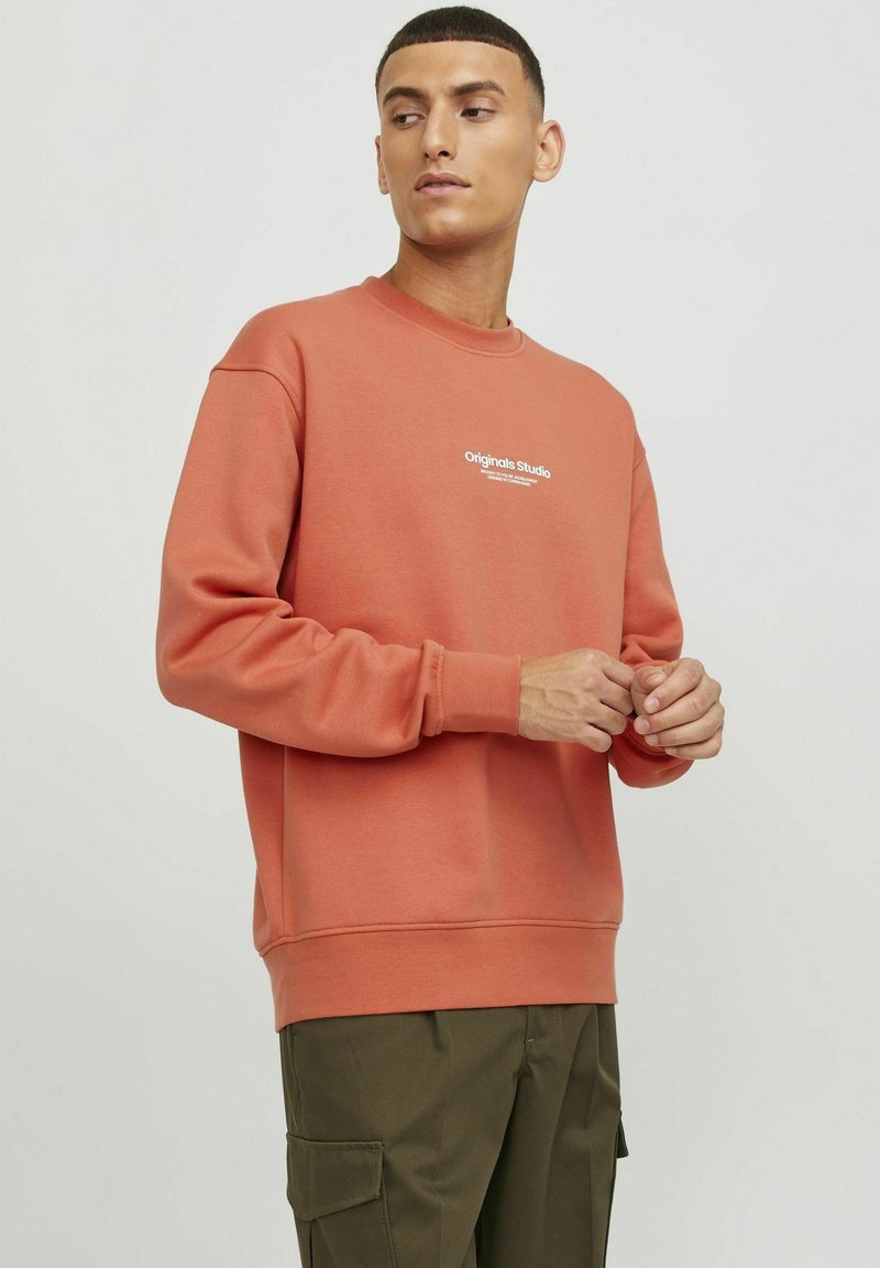 Jack & Jones JORVESTERBRO CREW NECK - Ikdienas džemperis - ginger