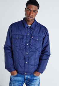 Levi's® - RELAXED FIT PADDED TRUCKER  - Veste mi-saison - peacoat Image miniature 1