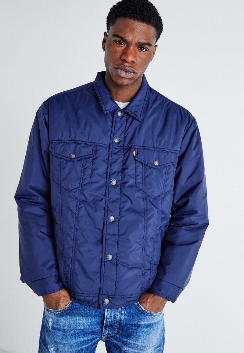 Levi's® - RELAXED FIT PADDED TRUCKER  - Veste mi-saison - peacoat, Agrandir