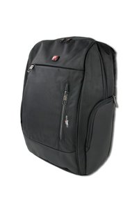 Sac à dos noir fait de matériau texturé avec deux compartiments zippés. Comprend un logo décoratif et des poches latérales pour un rangement supplémentaire.