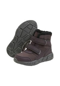 Mörklila barnstövlar med justerbara kardborreband, en texturerad ovandel, pälsig krage och en robust grå gummisula med mönster för bra grepp.