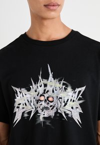 Weekday OVERSIZED GRAPHIC - T-shirt imprimé - final tour