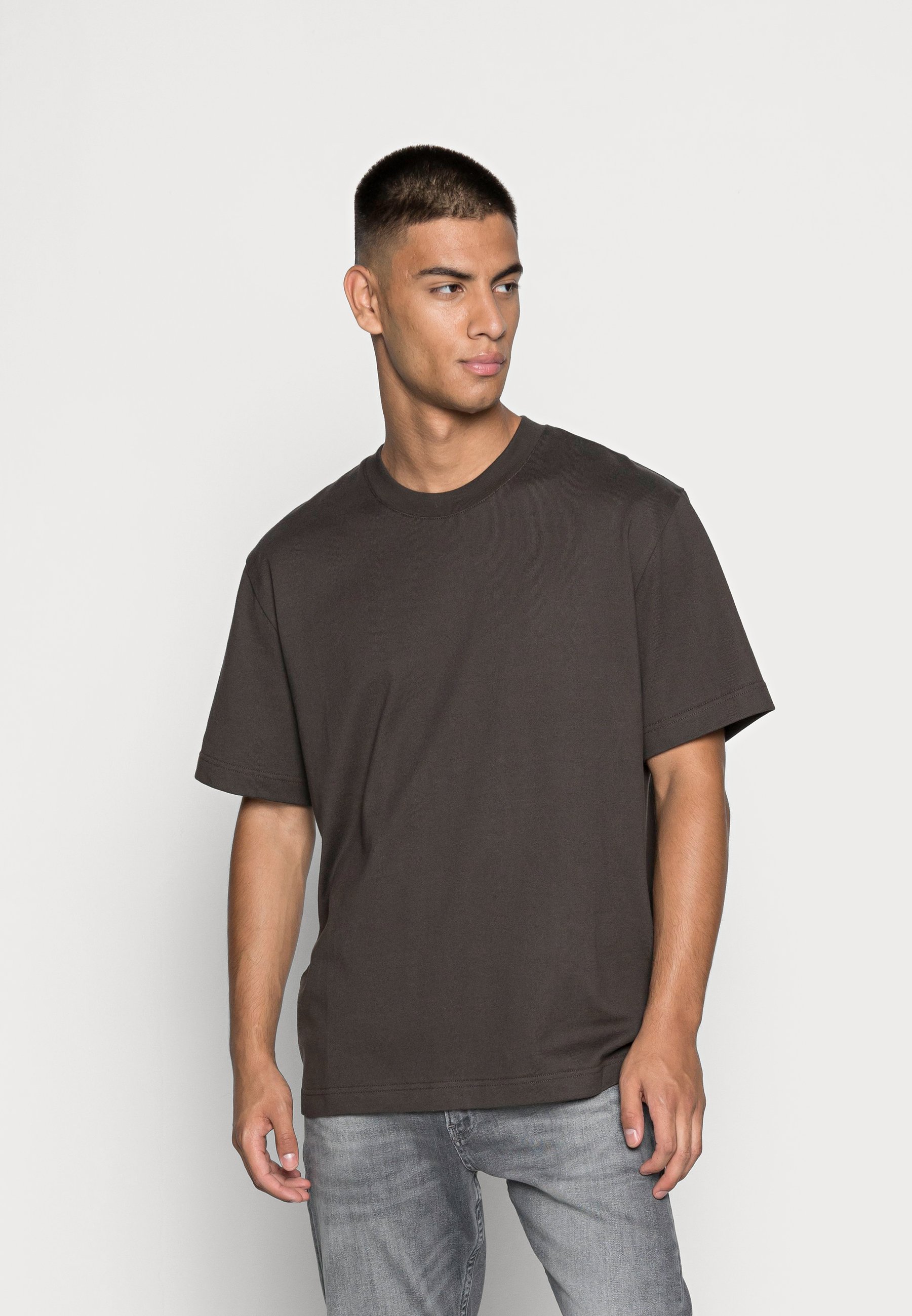 ARKET Basic T-shirt - brown/dark brown 