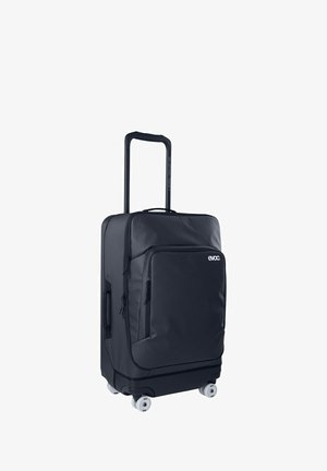 Maleta negra con ruedas, diseño elegante, exterior de tela resistente, asa retráctil, bolsillo frontal con cremallera y ruedas que giran suavemente.