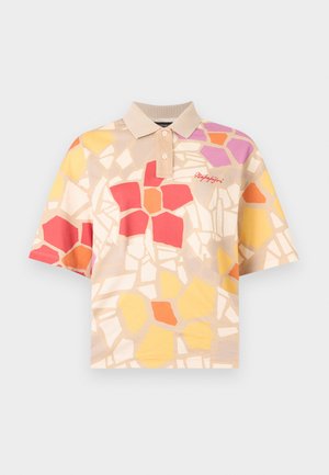 Kortærmet polo-shirt med beige krave og flerfarvet mosaikmønster i rød, orange, gul og lilla, med logo-broderi på brystet.