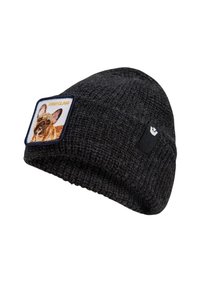 Zwarte gebreide beanie met een patch van een bruine hond en de woorden "HIGH CLASS" geborduurd op de voorkant.