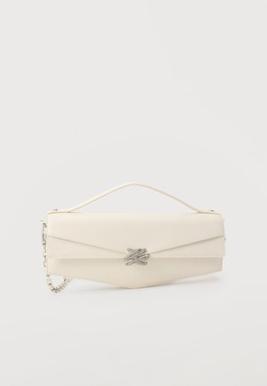 Kreemikarva nahast käekott ülemise käepidemega, hõbedase kettkinnitusega ja hõbedase dekoratiivse logoga esiülasel.