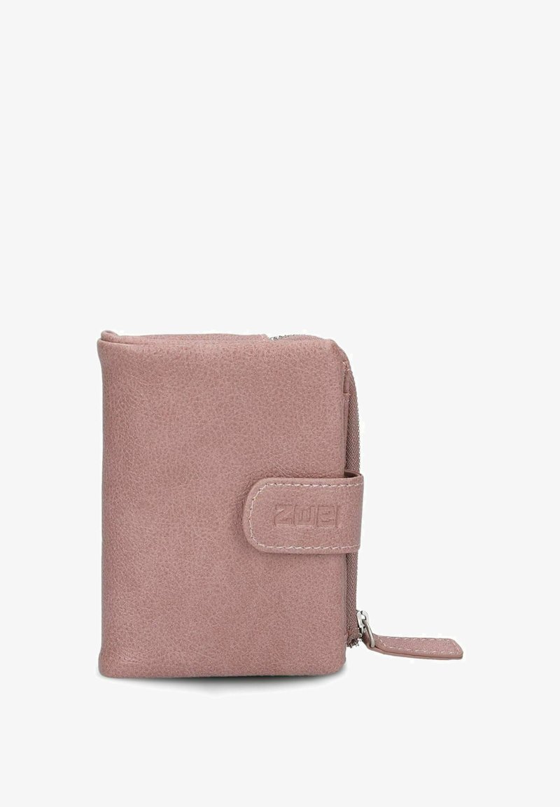 Compact dusty pink leren portemonnee met een drukknopflap en ritsvak, voorzien van een bijpassende leren trekband.