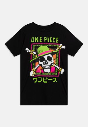 Svart bomull t-skjorte med et fargerikt grafisk motiv av et hodeskalle med grønn hatt, korslagte bein, og "ONE PIECE"-tekst i neonlys farger.