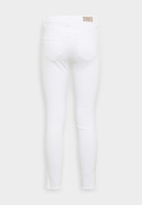ONLY Petite ONLBLUSH - Vaqueros pitillo - white