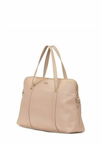 Jasnobeżowa skórzana torebka na dwa uchwyty, z akcentami w kolorze złota, prostokątnym kształcie i z zamknięciem na zamek.