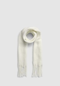 Biała wełniana chusta o miękkiej fakturze, z frędzlami na końcach i gładkim, ciągłym wzorze. Idealna do ciepłych warstw odzieżowych.