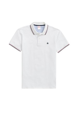 Biała koszulka polo wykonana z bawełny, z niebieską prążkowaną kołnierzykiem oraz czerwonymi i granatowymi akcentami na rękawach. Małe logo na klatce piersiowej.