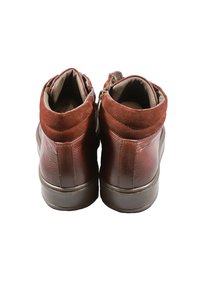 Scarpe alte in pelle marrone con colletto in camoscio, dotate di chiusura a zip laterale e suola in gomma texturizzata.