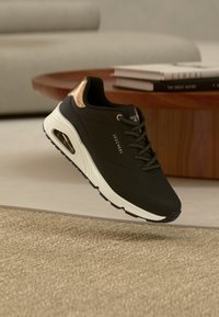 Επιλέχθηκε, black/rose gold-coloured