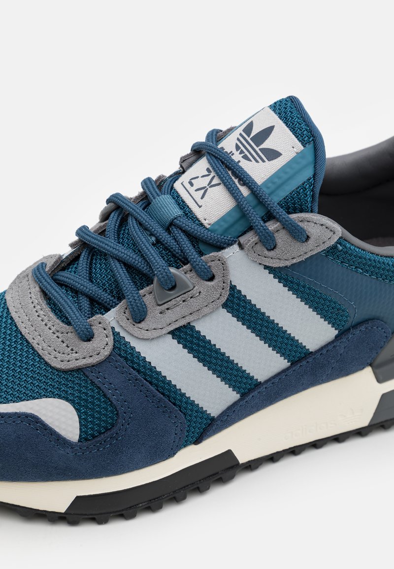 adidas originals womens zx 700 contemp w-3 trainers
