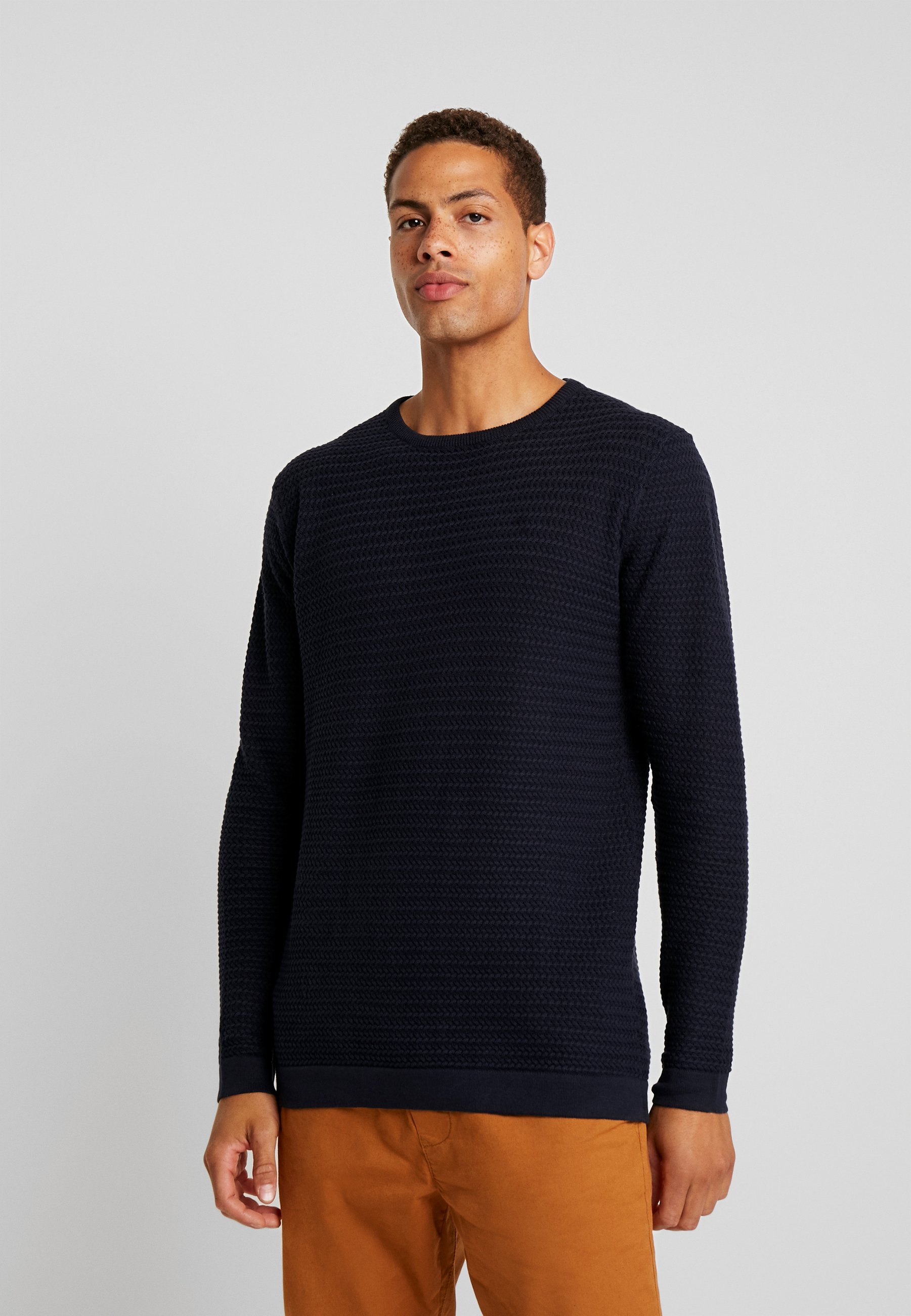 Blå Solid Salg | Herre | Tilbud på sko og klær hos Zalando Solid JOEY O-NECK POCKET - Strikkegenser - navy mela