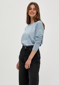 Unselected, dusty blue melange