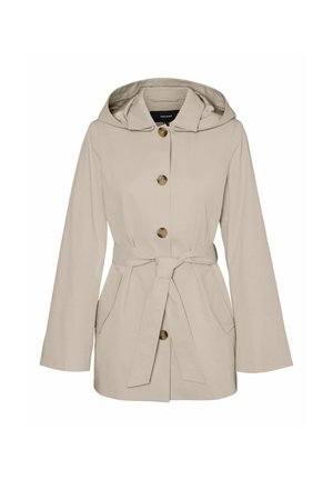 Beige regenjas met een capuchon, knopen aan de voorkant, een ceintuur in de taille en zijzakken. Gemaakt van glad, waterdicht materiaal.