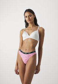 HUGO - TRIPLET THONG DESIGN 3 PACK - Siaurikės - medium pink Miniatiūros vaizdas 1