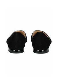 Décolleté neri in suede con punta arrotondata elegante e tacco basso lucido. Il retro presenta cuciture lisce e un design minimalista.
