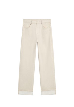 Beige rechte broek met steekzakken aan de voorkant, knoopsluiting en opgerolde pijpen, weergegeven op een witte achtergrond.