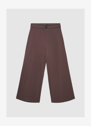 Pantaloni marroni a gamba larga con una texture liscia, dotati di chiusura frontale con bottoni e due tasche laterali, progettati per una vestibilità comoda.