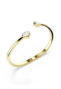 Gouden armband met twee ovaal geslepen heldere edelstenen aan elk uiteinde. Glad, gepolijst oppervlak; minimalistisch ontwerp. Geen zichtbare sluitmechanismen.