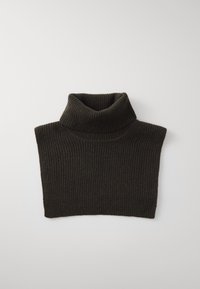 Unselected, black olive