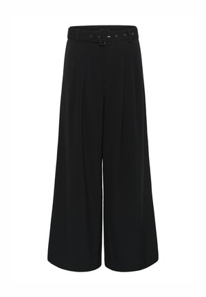 Pantalones de pierna ancha negros con cintura alta, que cuentan con un cinturón de hebilla cuadrada, pliegues en la parte delantera y una textura de tela suave.