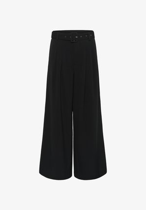 Pantalones de pierna ancha negros con cintura alta, que cuentan con un cinturón de hebilla cuadrada, pliegues en la parte delantera y una textura de tela suave.