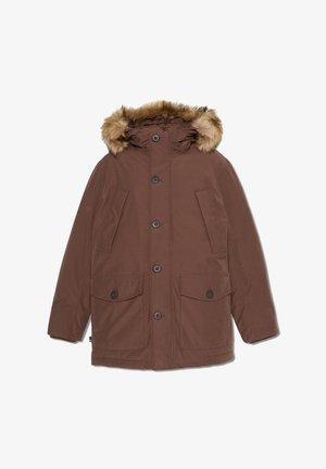 Giacca parka marrone con cappuccio foderato in pelliccia sintetica, chiusura con bottoni, due tasche frontali e una texture di tessuto liscia.