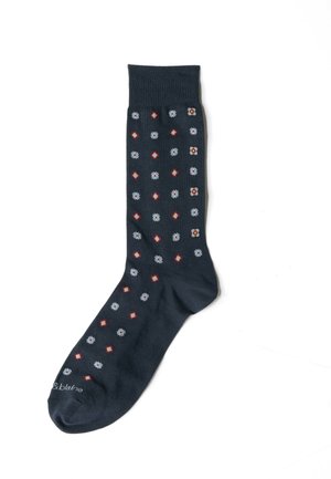 Dunkelgraue Socke mit einem Muster aus kleinen roten und hellblauen Blumen, gleichmäßig über die Oberfläche verteilt.
