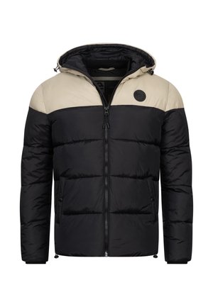 Musta ja beige puhvijakki, jossa on vetoketjusulku, huppu, sivutaskut, ommellut saumat ja pyöreä logo rinnassa. Karkea, eristetty materiaali.