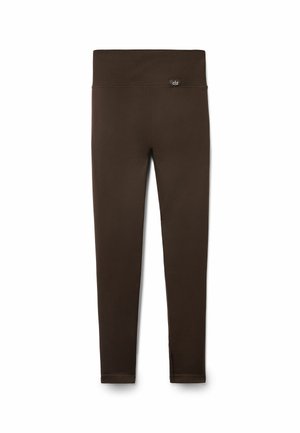 Leggings marron longueur entière avec une large ceinture élastique et une petite étiquette noire "clz" sur le centre avant de la ceinture.