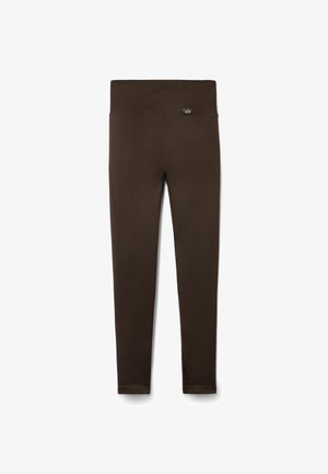 Brązowe legginsy o pełnej długości z szerokim elastycznym pasem oraz małą czarną metką z logo "clz" na przednim środkowym pasku.