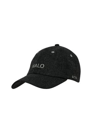 Schwarze Baseballkappe mit gebogenem Schirm, silbernen Ösen und weißem Text: vorne steht HALO, an der Seite ATW.