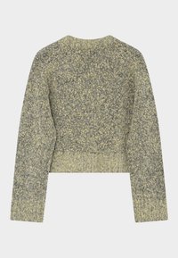 Camisola de malha em tons de cinza e amarelo, design cropped, mangas raglan, acabamento texturizado, decote redondo, bainha canelada.