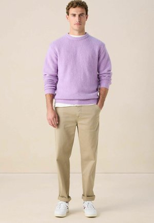 MITTELHOHER TAILLE - Straight leg jeans - hellgrün