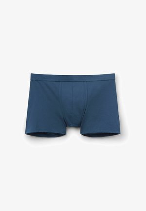 Blauwe katoenen boxershorts met een aansluitend ontwerp, elastische tailleband en een enkele naaddetail aan de voorkant. Zachte textuur.