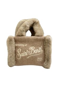 Sac à main en tricot beige avec des bordures en fourrure douce et des poignées, brodé avec le texte "Rêver du paradis d'hiver de Saint Barth" à l'avant.