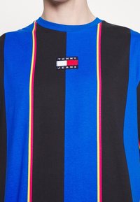 Tommy Jeans Camiseta estampada - blue
