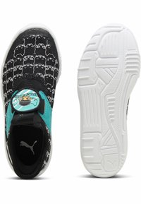 Sneakers slip-on neri con stampa di animali cartoon bianchi, dettagli turchesi e suola bianca testurizzata. Comprendono elastici laterali e logo sulla linguetta.