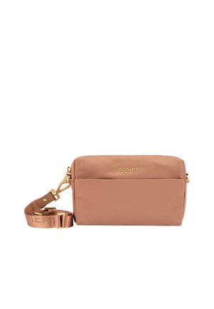 Rektangulær lys brun crossbody taske med guld lynlåse, forlommer og justerbar rem med guld spænder, mærket Bogner på fronten.