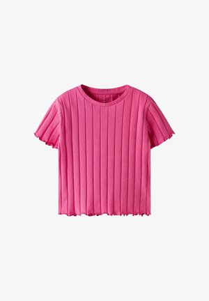 Roze geribde T-shirt met korte mouwen, een ronde hals en een rafelrand. Gemaakt van zachte stof, met een verticale textuur en subtiele stretch.